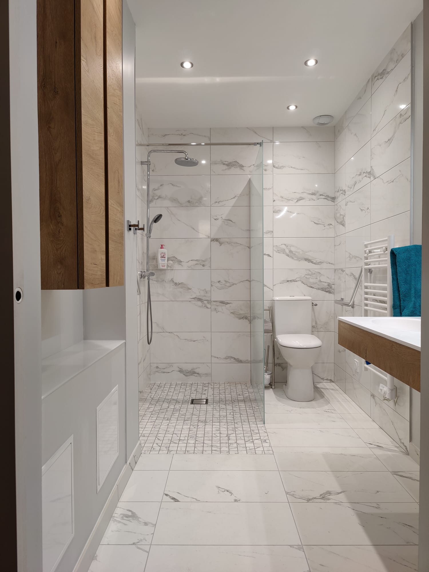 Salle de bain à Grenoble rénovée par deko project 